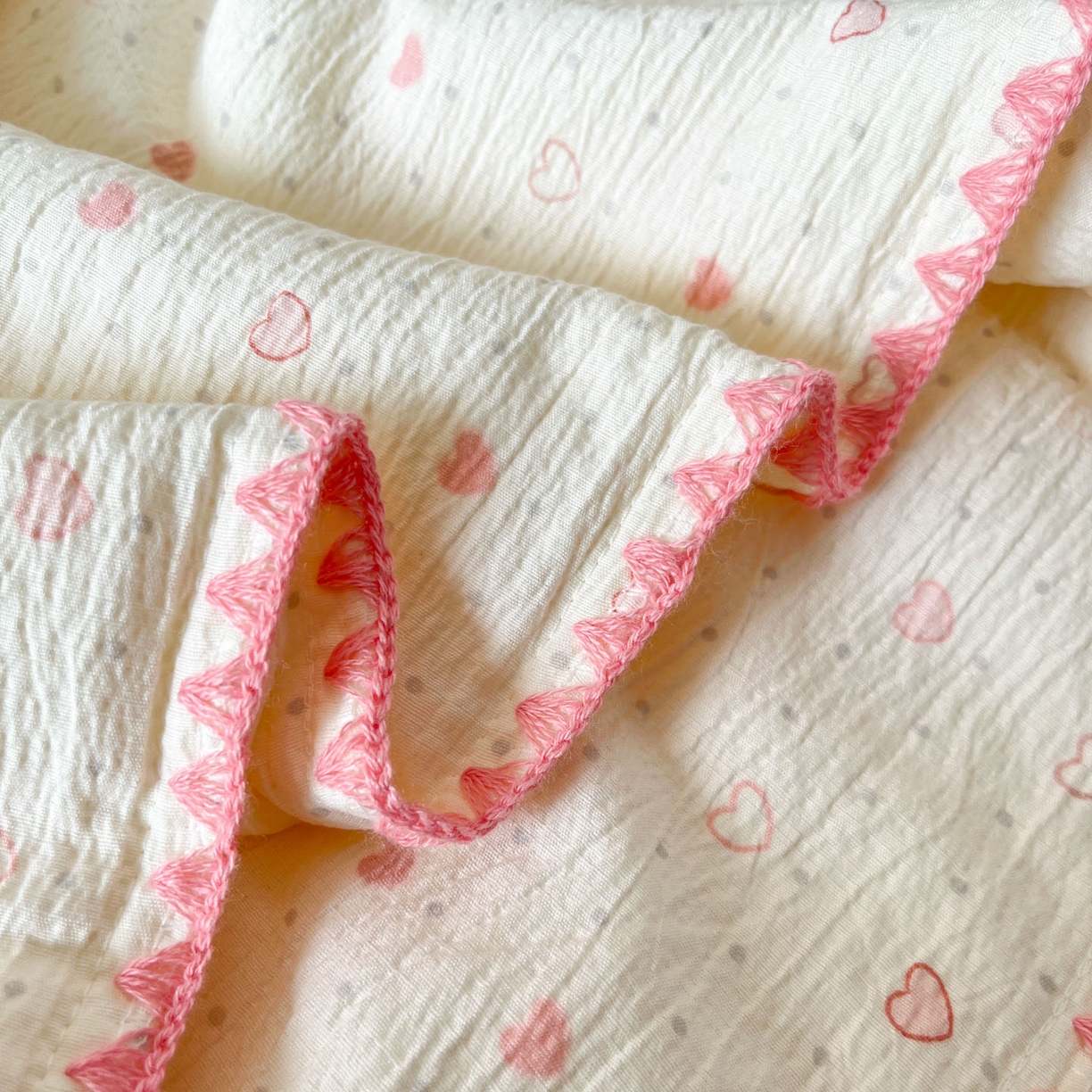 91家纺网 家纺一手货源 找家纺 一加一 2026新款皱皱纱绣花三角针大豆夏被夏凉被空调被三件套 爱心猫（粉）