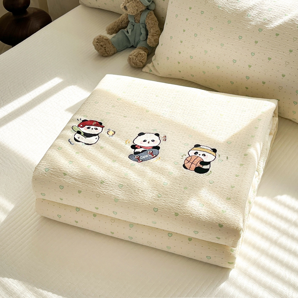 91家纺网 家纺一手货源 找家纺 一加一 2026新款皱皱纱绣花三角针大豆夏被夏凉被空调被三件套 熊猫乐园