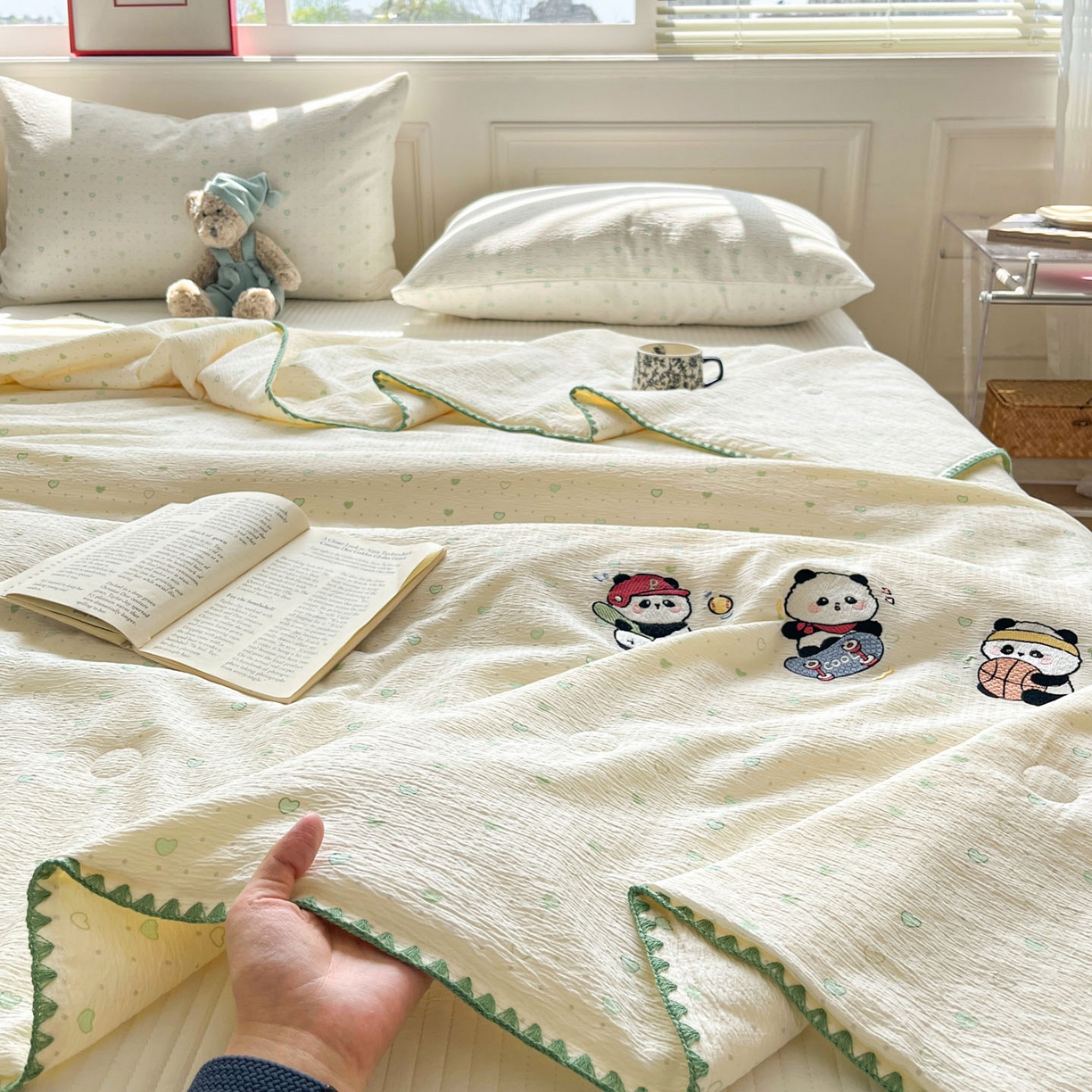 91家纺网 家纺一手货源 找家纺 一加一 2026新款皱皱纱绣花三角针大豆夏被夏凉被空调被三件套 熊猫乐园