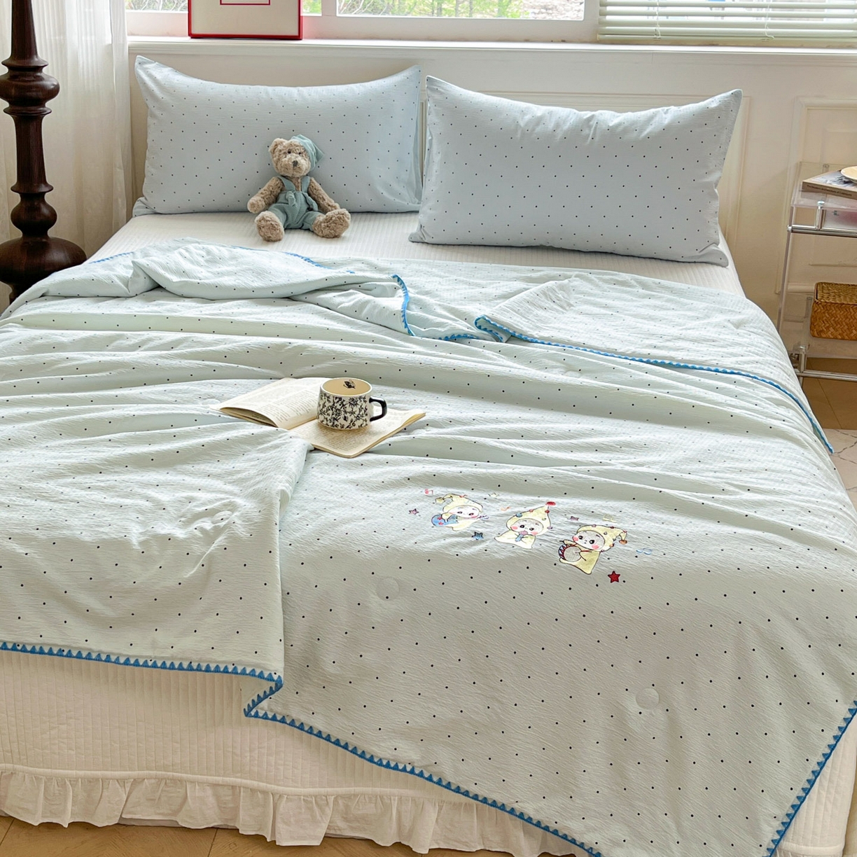 91家纺网 家纺一手货源 找家纺 一加一 2026新款皱皱纱绣花三角针大豆夏被夏凉被空调被三件套 快乐星星人