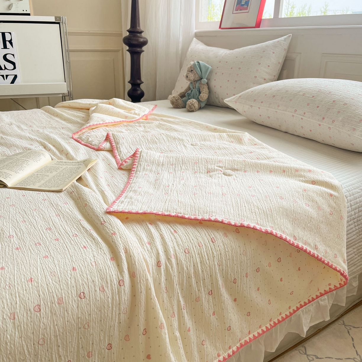 91家纺网 家纺一手货源 找家纺 一加一 2026新款皱皱纱绣花三角针大豆夏被夏凉被空调被三件套 粉心小兔