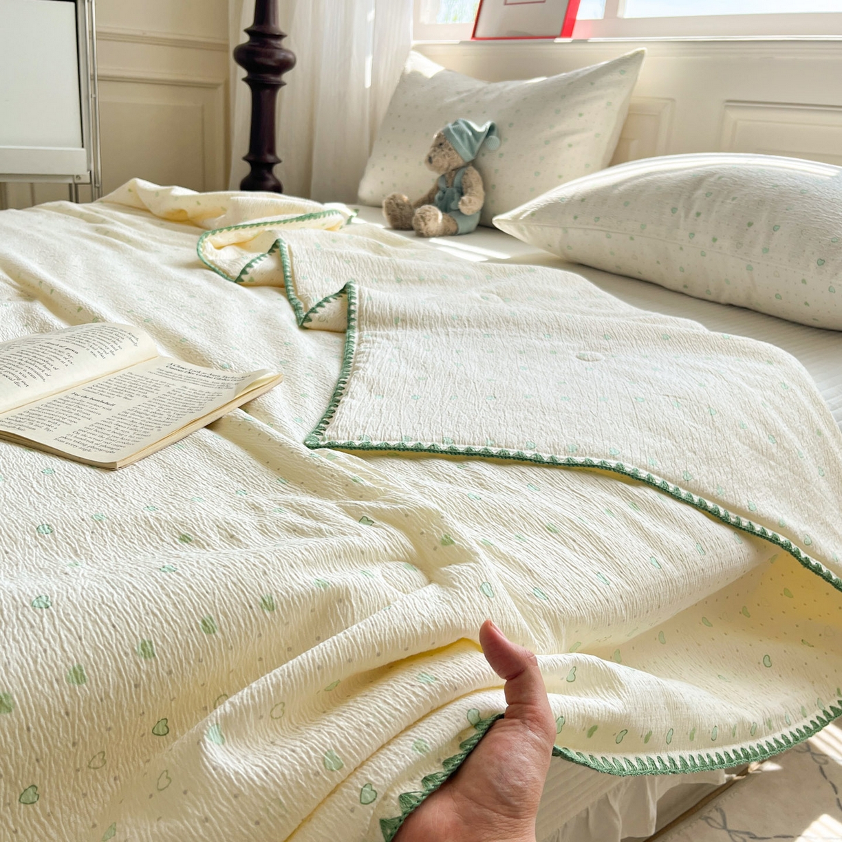 91家纺网 家纺一手货源 找家纺 一加一 2026新款皱皱纱绣花三角针大豆夏被夏凉被空调被三件套 熊猫乐园