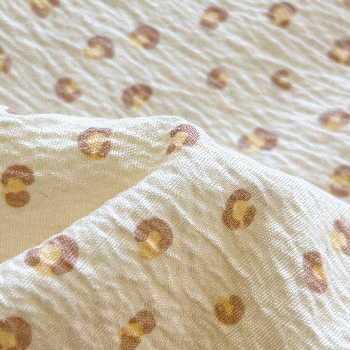 91家纺网 家纺一手货源 找家纺 一加一 2026新款皱皱纱绣花三角针大豆夏被夏凉被空调被三件套 豹纹小猫