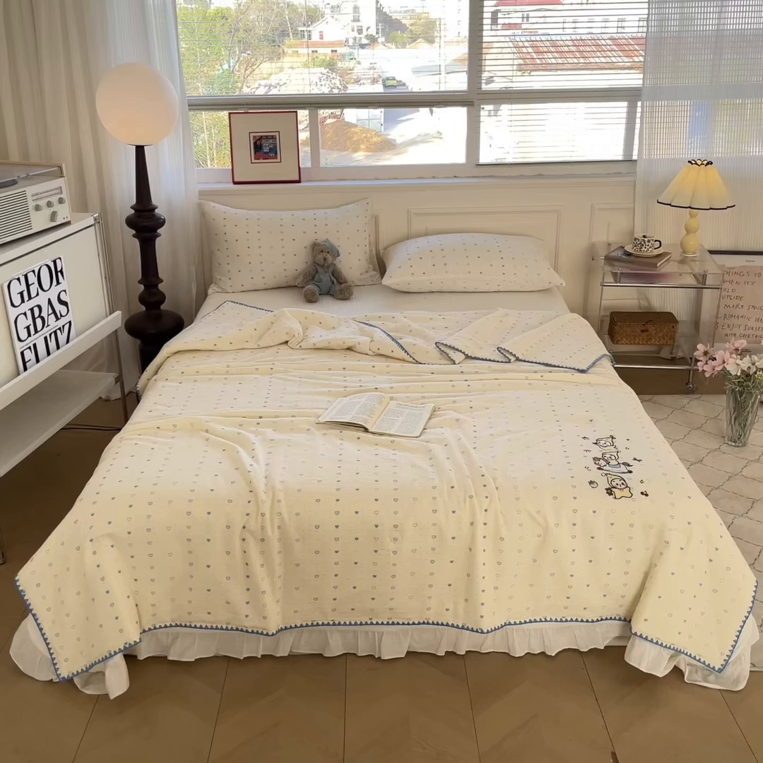 91家纺网 家纺一手货源 找家纺 一加一 2026新款皱皱纱绣花三角针大豆夏被夏凉被空调被三件套 音乐星星人