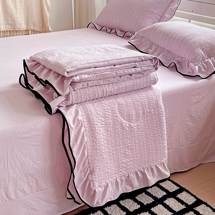 91家纺网 家纺一手货源 找家纺 （总）仟网汇 2026新款赫本纯色泡泡纱花边款夏被夏凉被空调被四件套