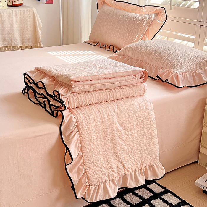 91家纺网 家纺一手货源 找家纺 （总）仟网汇 2026新款赫本纯色泡泡纱花边款夏被夏凉被空调被四件套