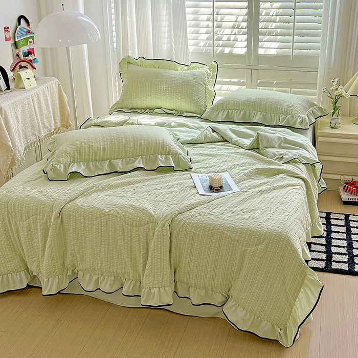 91家纺网 家纺一手货源 找家纺 仟网汇 2026新款赫本纯色泡泡纱花边款夏被夏凉被空调被四件套 芥末绿