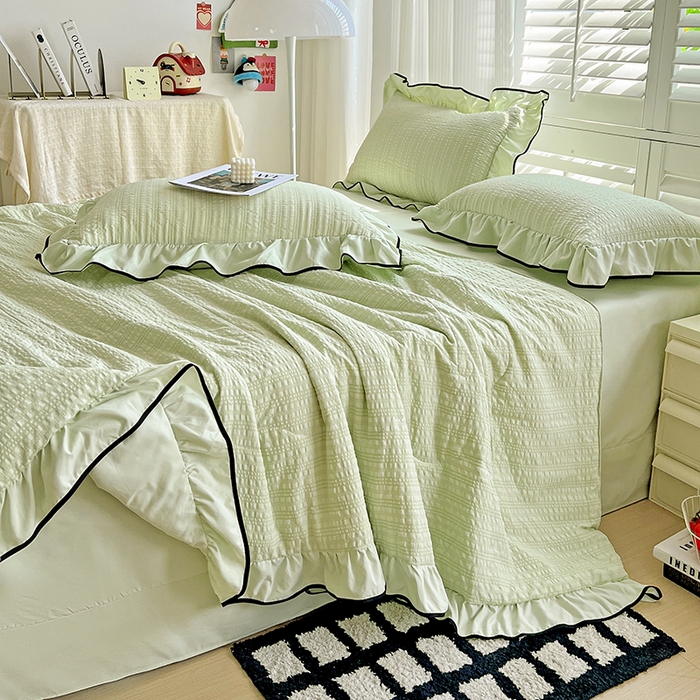 91家纺网 家纺一手货源 找家纺 仟网汇 2026新款赫本纯色泡泡纱花边款夏被夏凉被空调被四件套 芥末绿