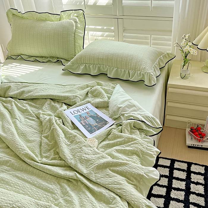 91家纺网 家纺一手货源 找家纺 仟网汇 2026新款赫本纯色泡泡纱花边款夏被夏凉被空调被四件套 芥末绿