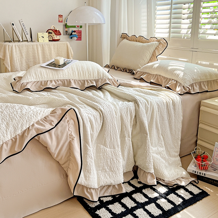 91家纺网 家纺一手货源 找家纺 仟网汇 2026新款赫本纯色泡泡纱花边款夏被夏凉被空调被四件套 奶白咖