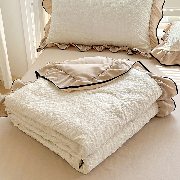 91家纺网 家纺一手货源 找家纺 仟网汇 2026新款赫本纯色泡泡纱花边款夏被夏凉被空调被四件套 奶白咖