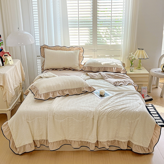 91家纺网 家纺一手货源 找家纺 仟网汇 2026新款赫本纯色泡泡纱花边款夏被夏凉被空调被四件套 奶白咖