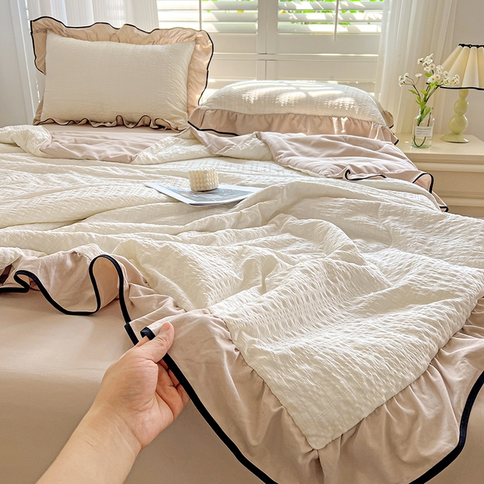 91家纺网 家纺一手货源 找家纺 仟网汇 2026新款赫本纯色泡泡纱花边款夏被夏凉被空调被四件套 奶白咖