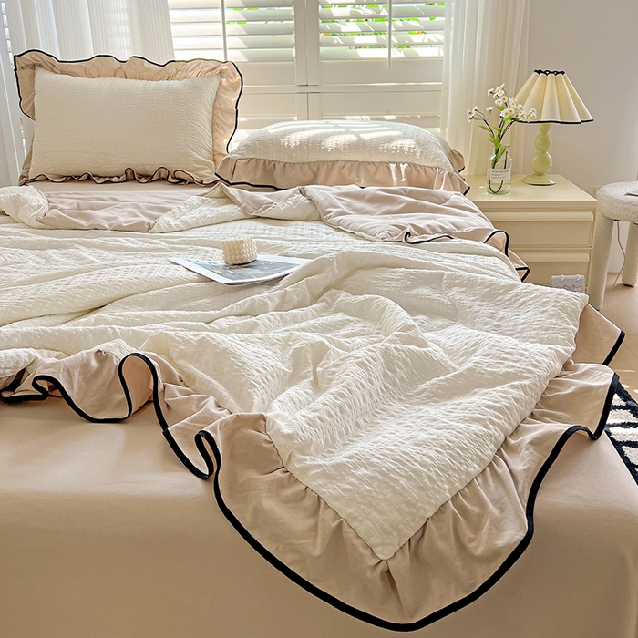 91家纺网 家纺一手货源 找家纺 仟网汇 2026新款赫本纯色泡泡纱花边款夏被夏凉被空调被四件套 奶白咖