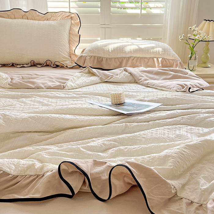 91家纺网 家纺一手货源 找家纺 仟网汇 2026新款赫本纯色泡泡纱花边款夏被夏凉被空调被四件套 奶白咖