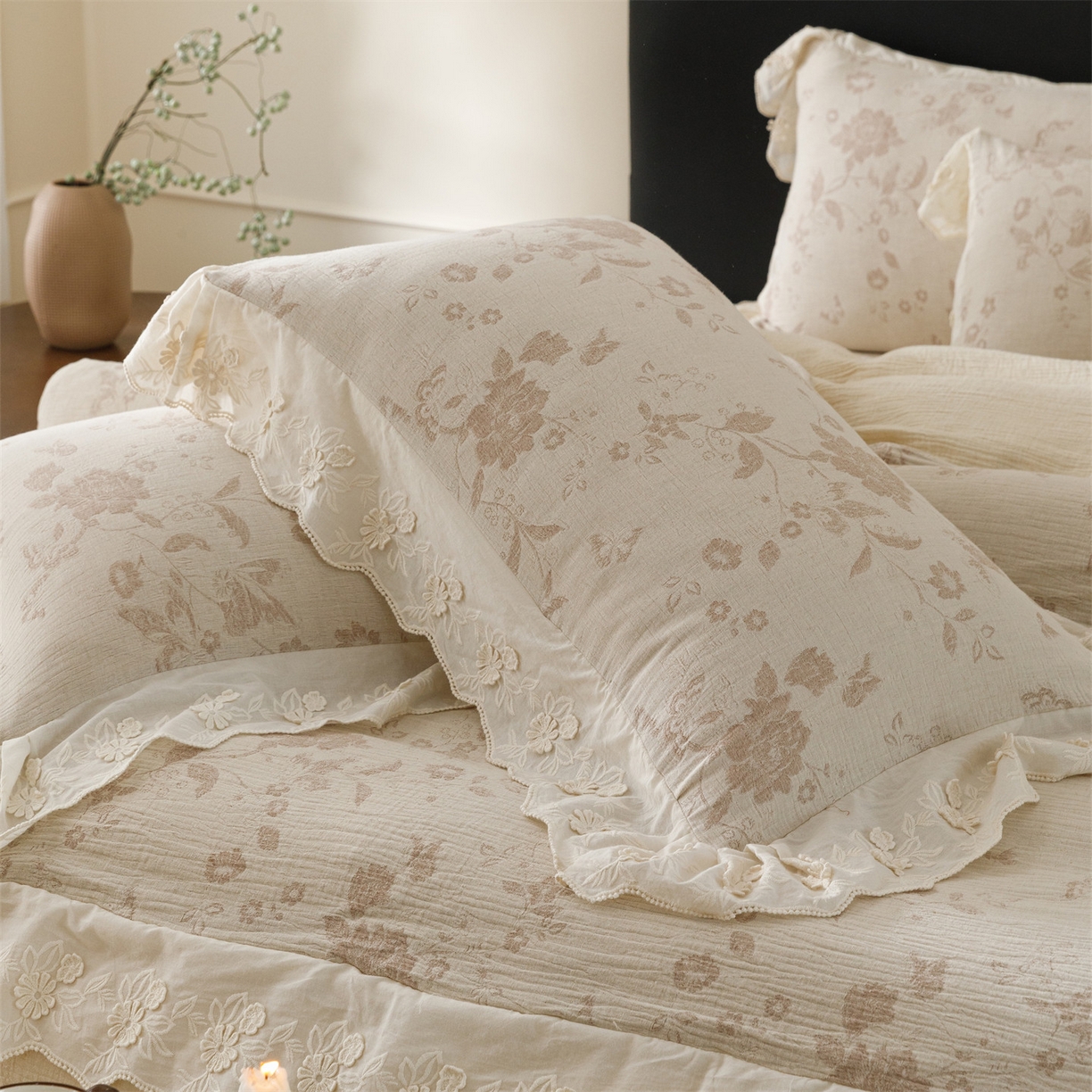 91家纺网 家纺一手货源 找家纺 （总）瑞米家居 2026新款A类棉麻提花花边款四件套-花蝶轻舞