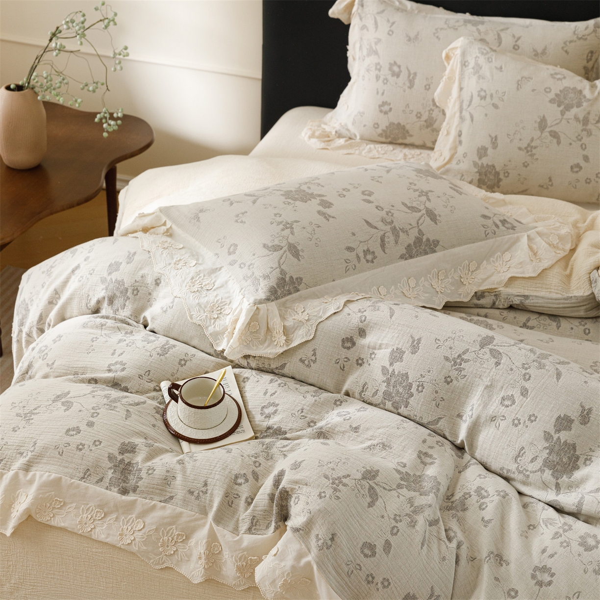 91家纺网 家纺一手货源 找家纺 （总）瑞米家居 2026新款A类棉麻提花花边款四件套-花蝶轻舞