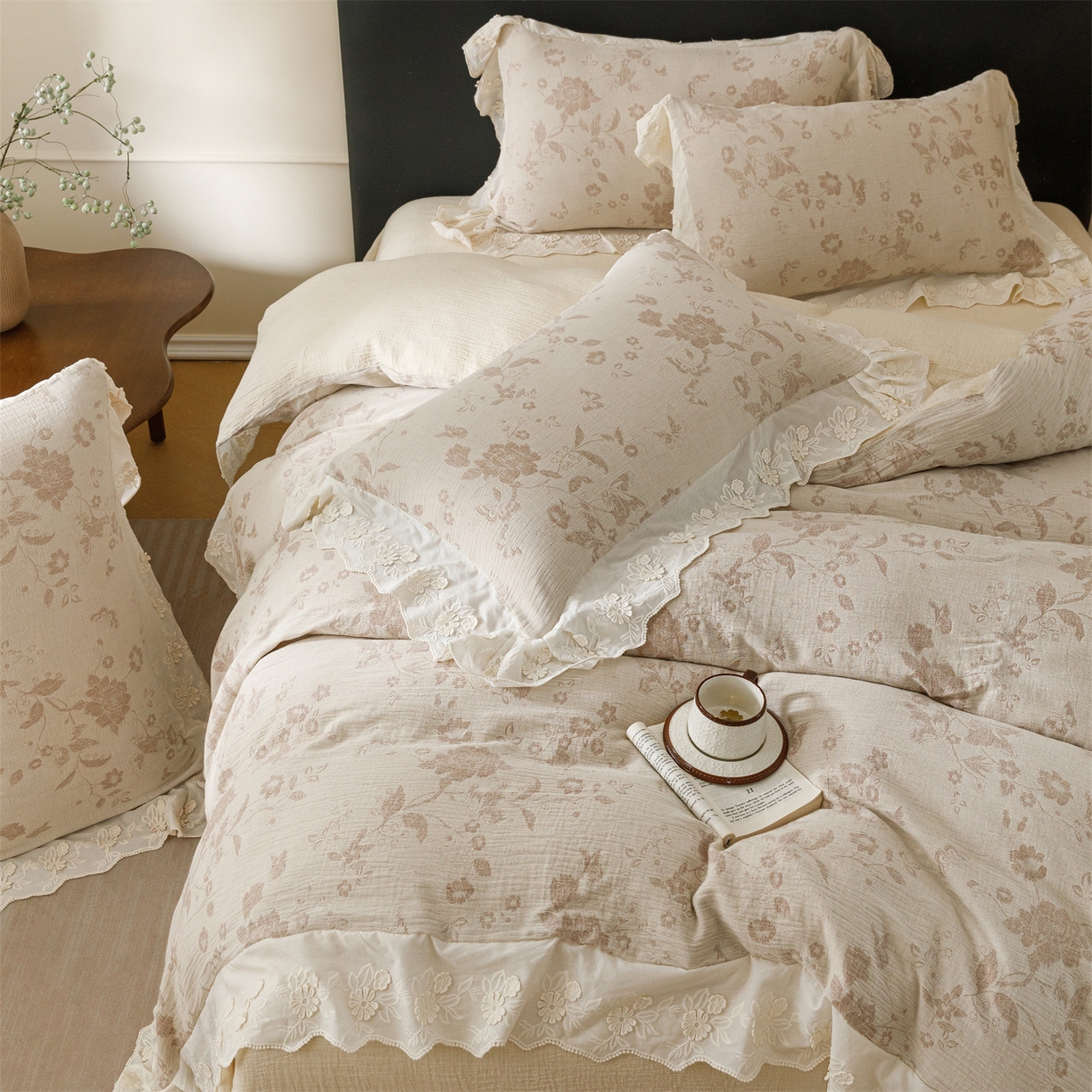 91家纺网 家纺一手货源 找家纺 瑞米家居 2026新款A类棉麻提花花边款四件套-花蝶轻舞 花蝶轻舞-红咖