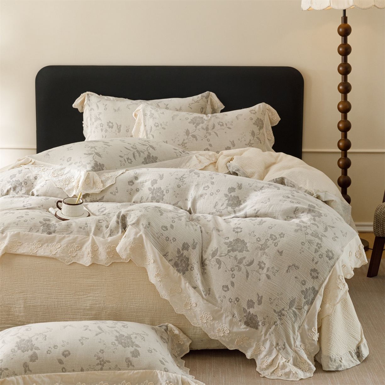 91家纺网 家纺一手货源 找家纺 瑞米家居 2026新款A类棉麻提花花边款四件套-花蝶轻舞 花蝶轻舞-中灰