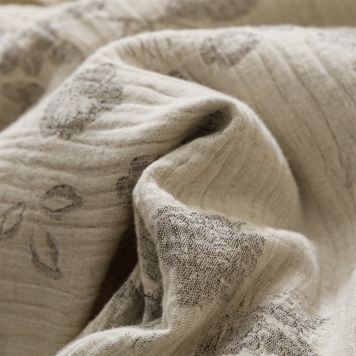 91家纺网 家纺一手货源 找家纺 瑞米家居 2026新款A类棉麻提花花边款四件套-花蝶轻舞 花蝶轻舞-中灰