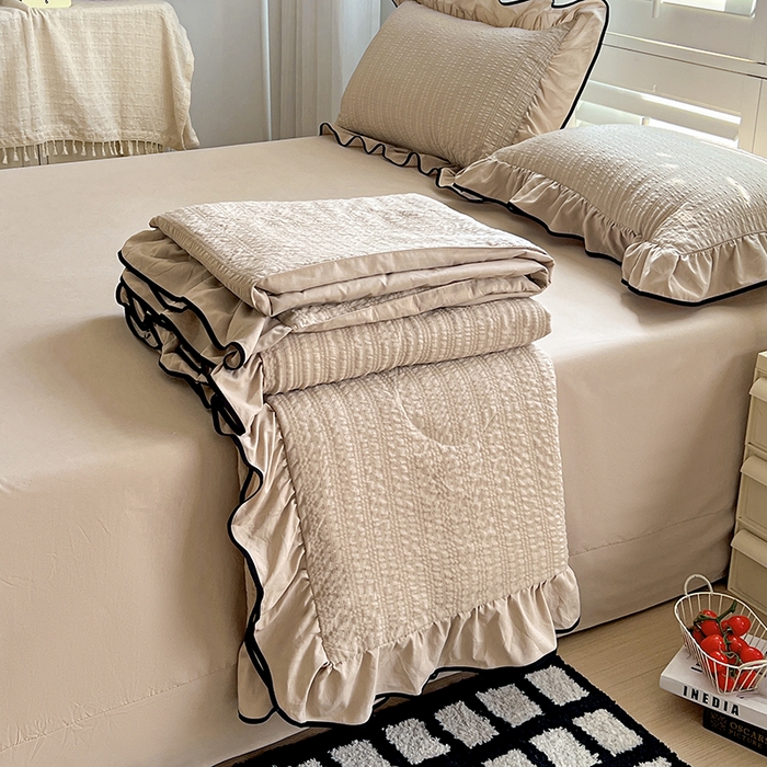 仟网汇 2026新款赫本纯色泡泡纱花边款夏被夏凉被空调被四件套 奶咖