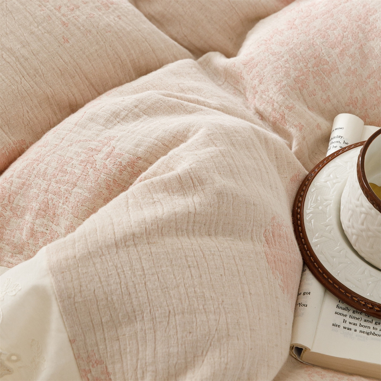 91家纺网 家纺一手货源 找家纺 （总）瑞米家居 2026新款A类棉麻提花花边款四件套-翩然乐语