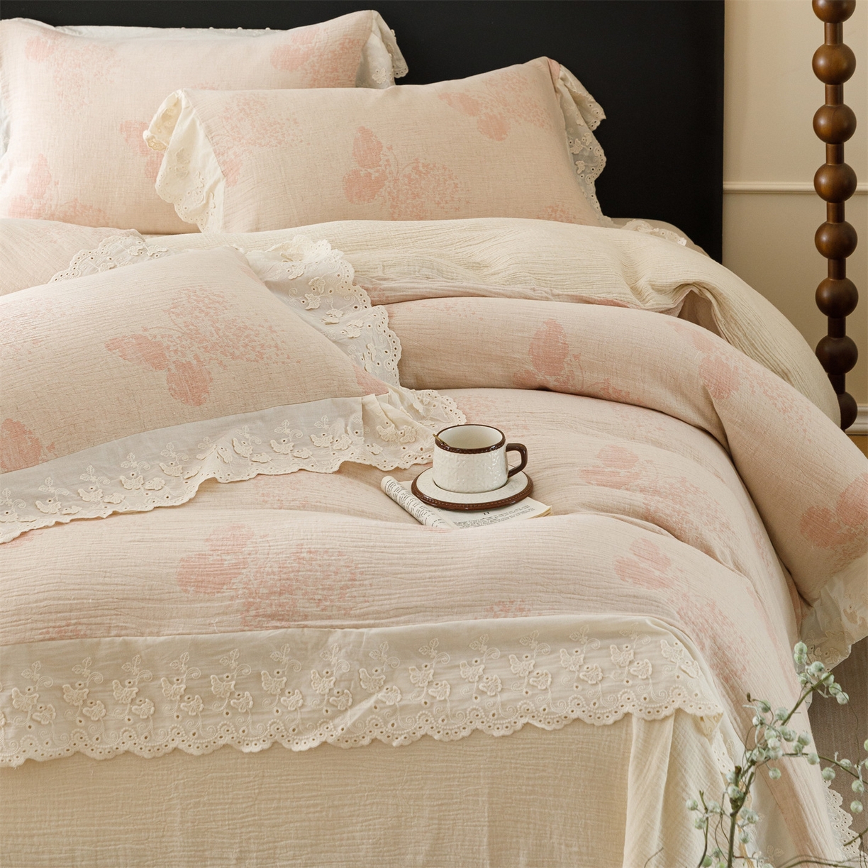 91家纺网 家纺一手货源 找家纺 瑞米家居 2026新款A类棉麻提花花边款四件套-翩然乐语 翩然乐语-粉