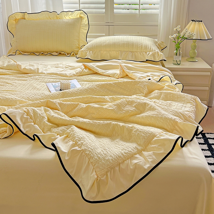 91家纺网 家纺一手货源 找家纺 仟网汇 2026新款赫本纯色泡泡纱花边款夏被夏凉被空调被四件套 起司