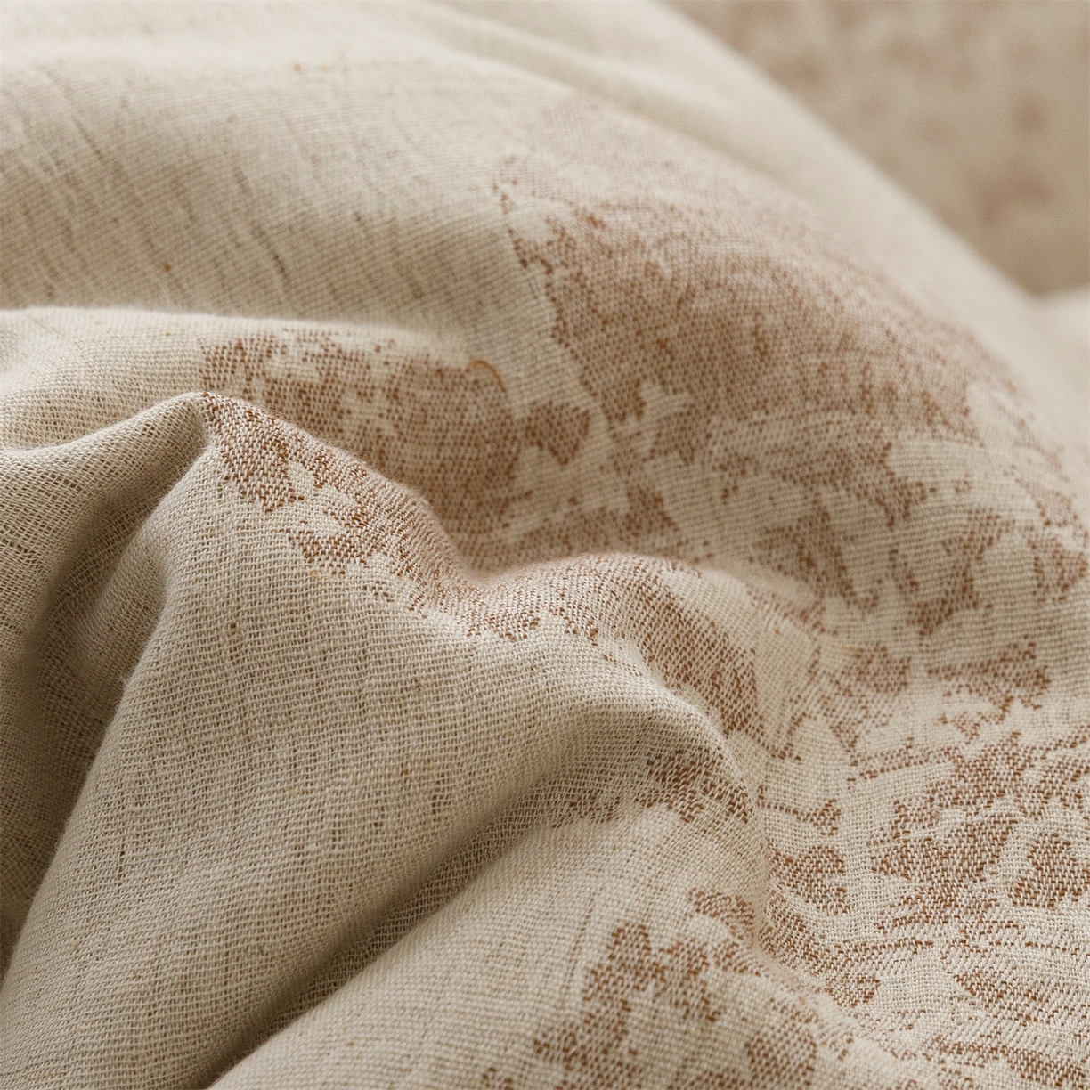 91家纺网 家纺一手货源 找家纺 瑞米家居 2026新款A类棉麻提花花边款四件套-翩然乐语 翩然乐语-红咖