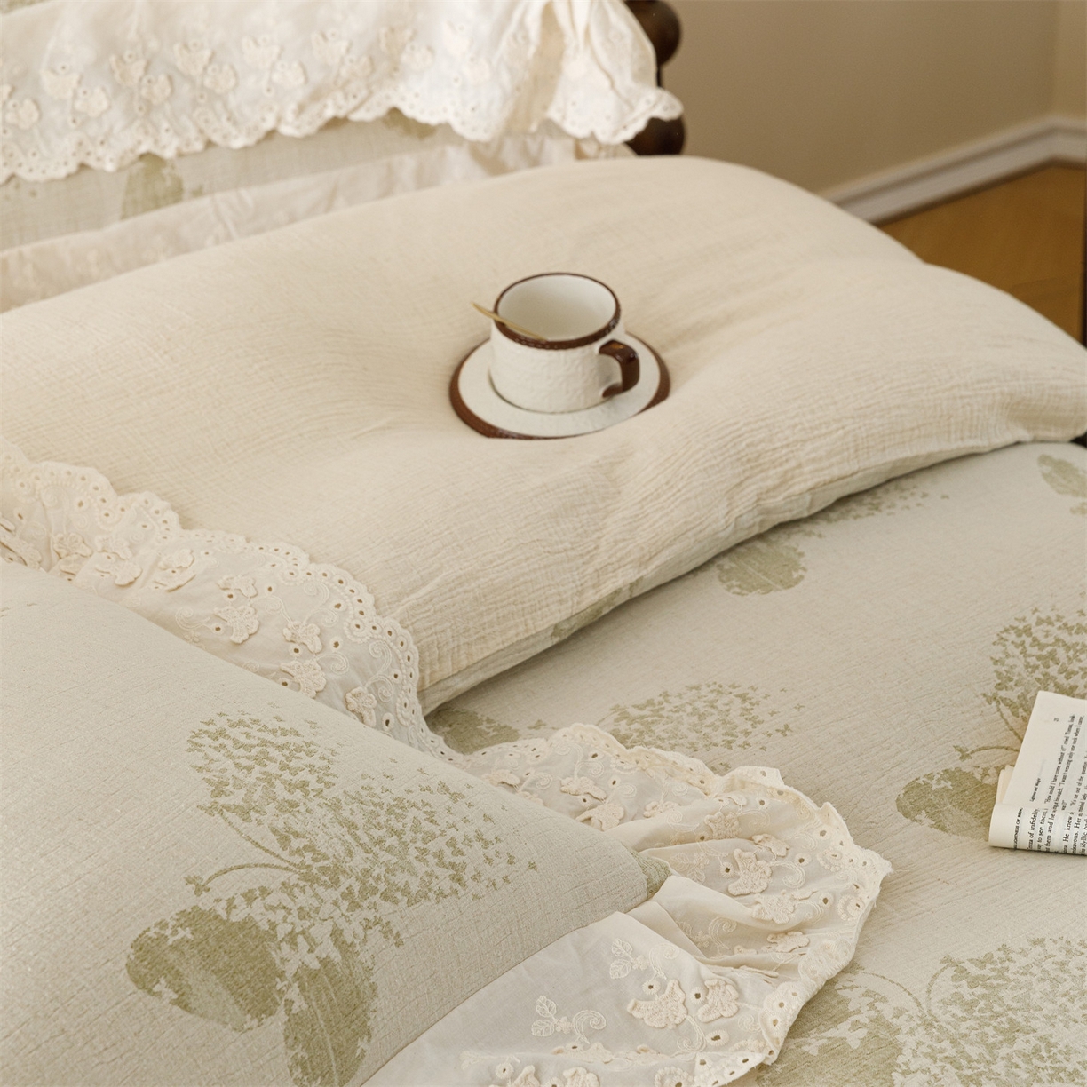 91家纺网 家纺一手货源 找家纺 瑞米家居 2026新款A类棉麻提花花边款四件套-翩然乐语 翩然乐语-芥末绿