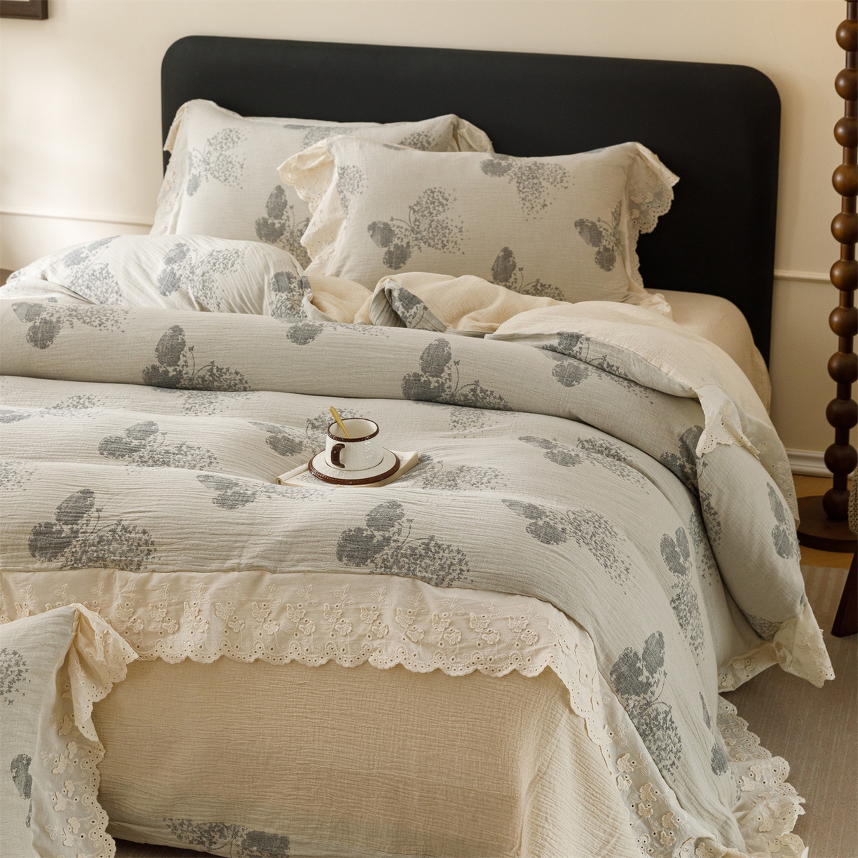 91家纺网 家纺一手货源 找家纺 瑞米家居 2026新款A类棉麻提花花边款四件套-翩然乐语 翩然乐语-深灰