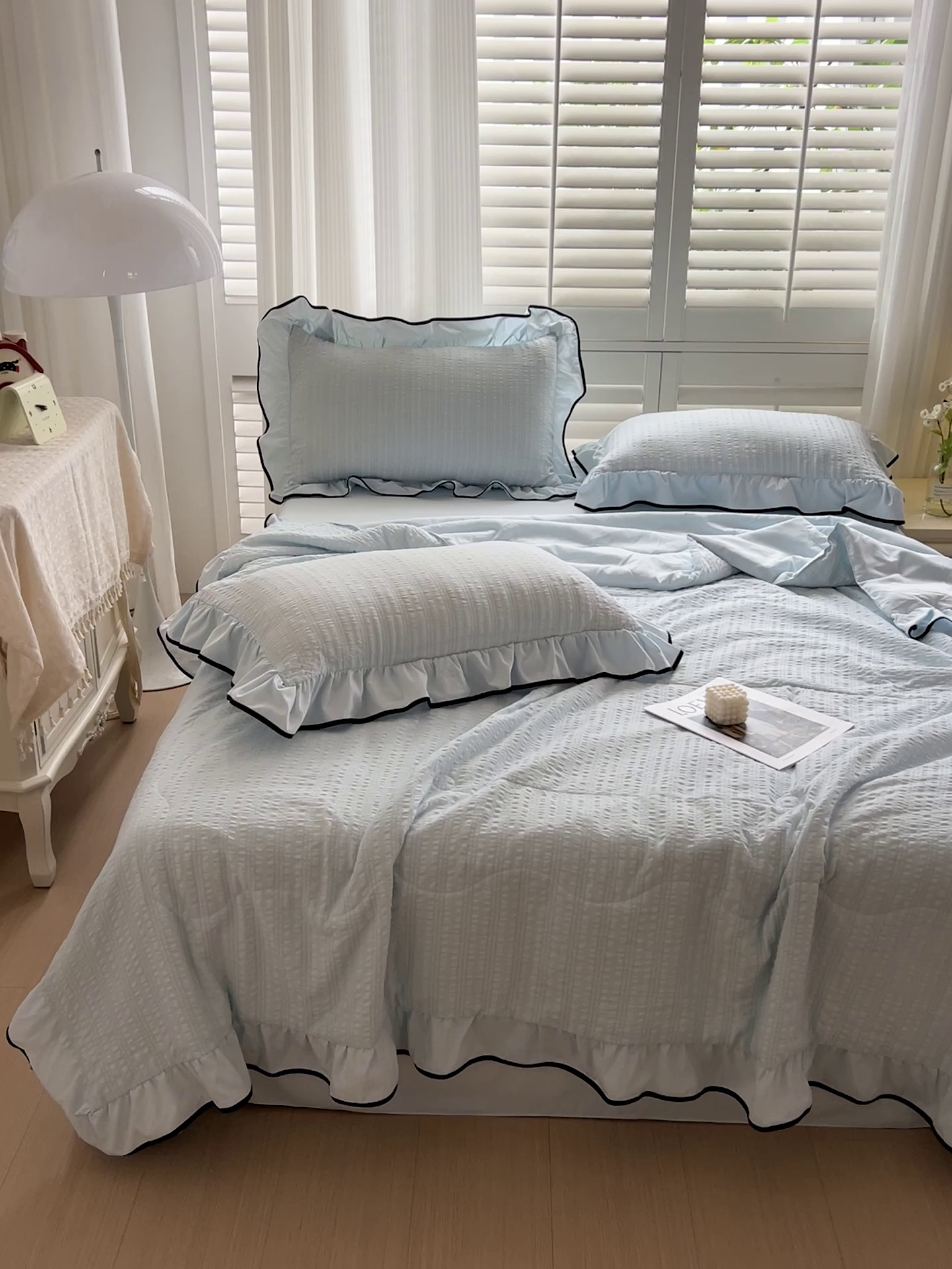 91家纺网 家纺一手货源 找家纺 仟网汇 2026新款赫本纯色泡泡纱花边款夏被夏凉被空调被四件套 天空蓝