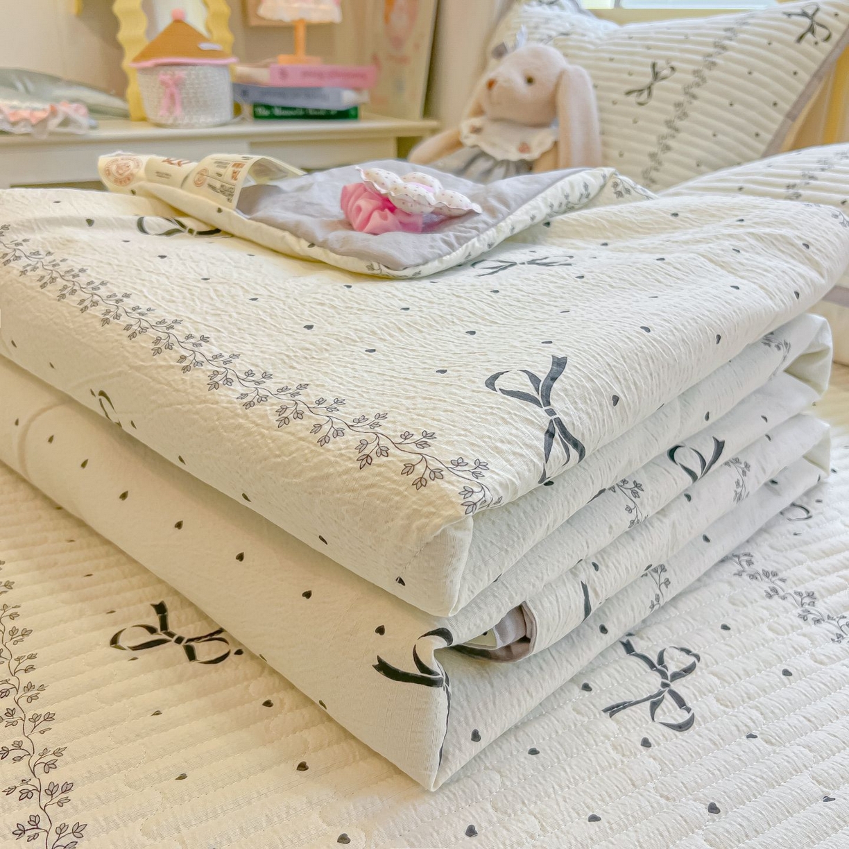 91家纺网 家纺一手货源 找家纺 欧妮家纺 2026新款A类云感双层纱夏被单床盖 点点结