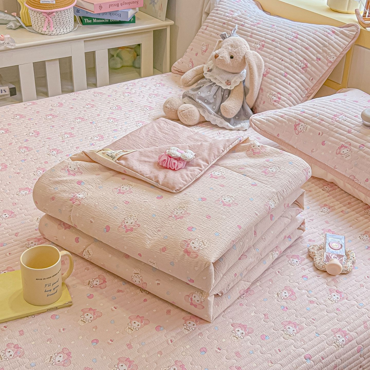 91家纺网 家纺一手货源 找家纺 欧妮家纺 2026新款A类云感双层纱夏被单床盖 粉粉兔