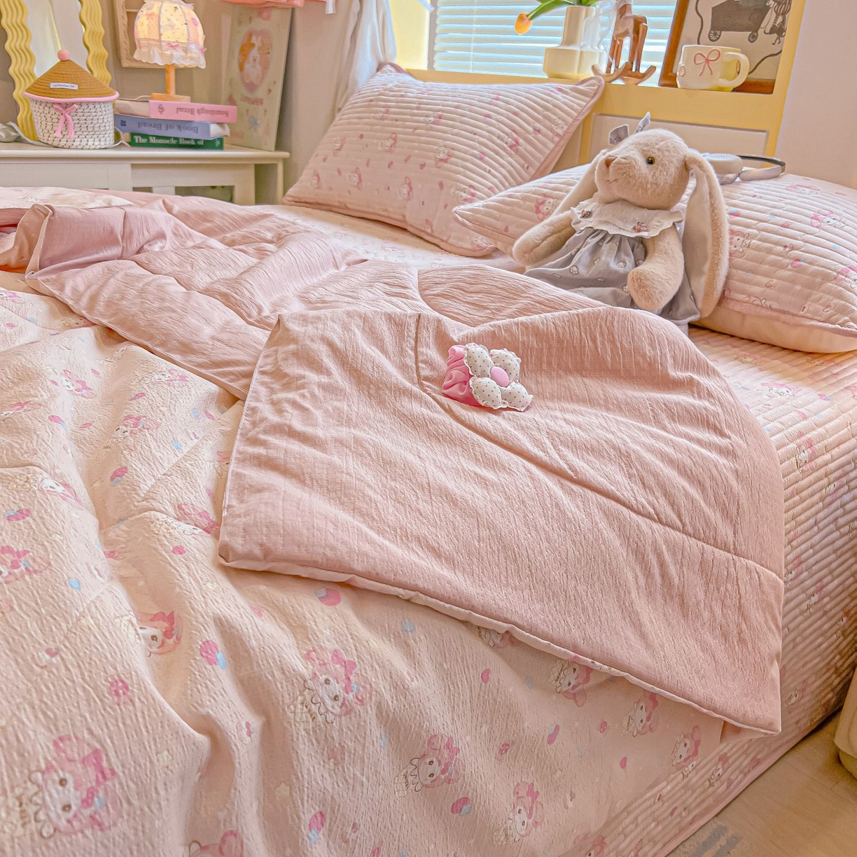 91家纺网 家纺一手货源 找家纺 欧妮家纺 2026新款A类云感双层纱夏被单床盖 粉粉兔