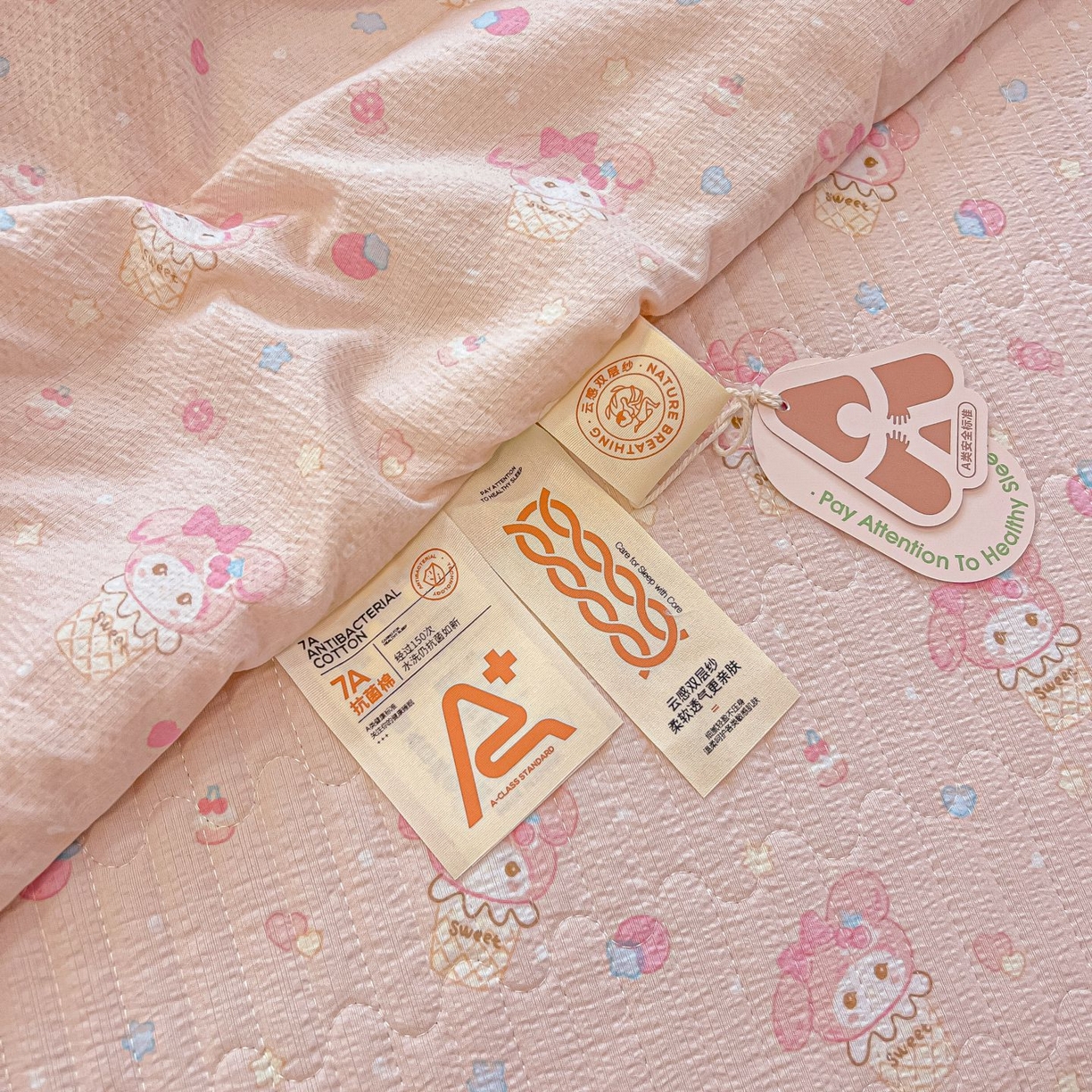 91家纺网 家纺一手货源 找家纺 欧妮家纺 2026新款A类云感双层纱夏被单床盖 粉粉兔