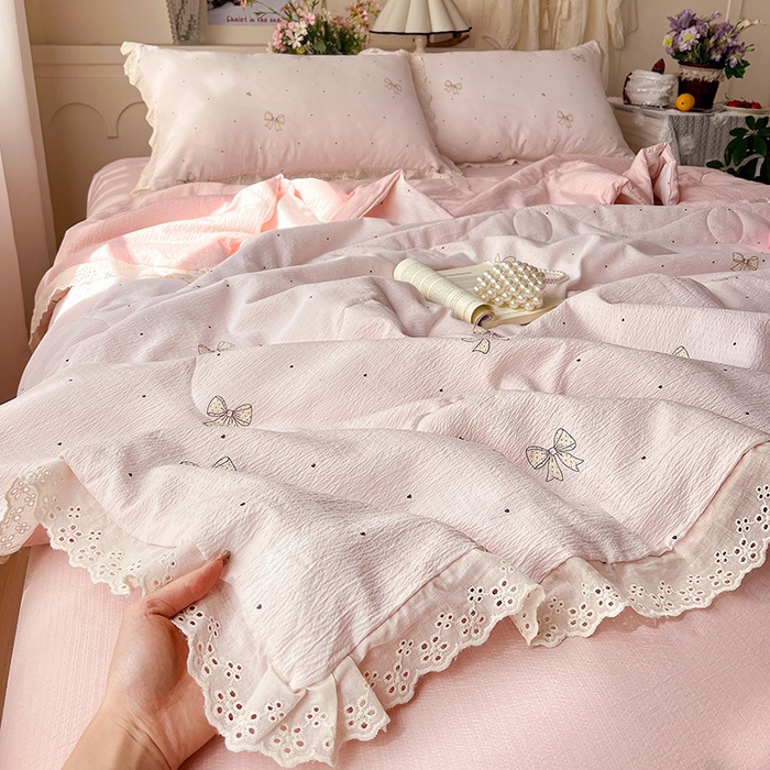 91家纺网 家纺一手货源 找家纺 仟网汇 2026新款彩色花边木棉皱皱纱夏被夏凉被空调被四件套 初心粉