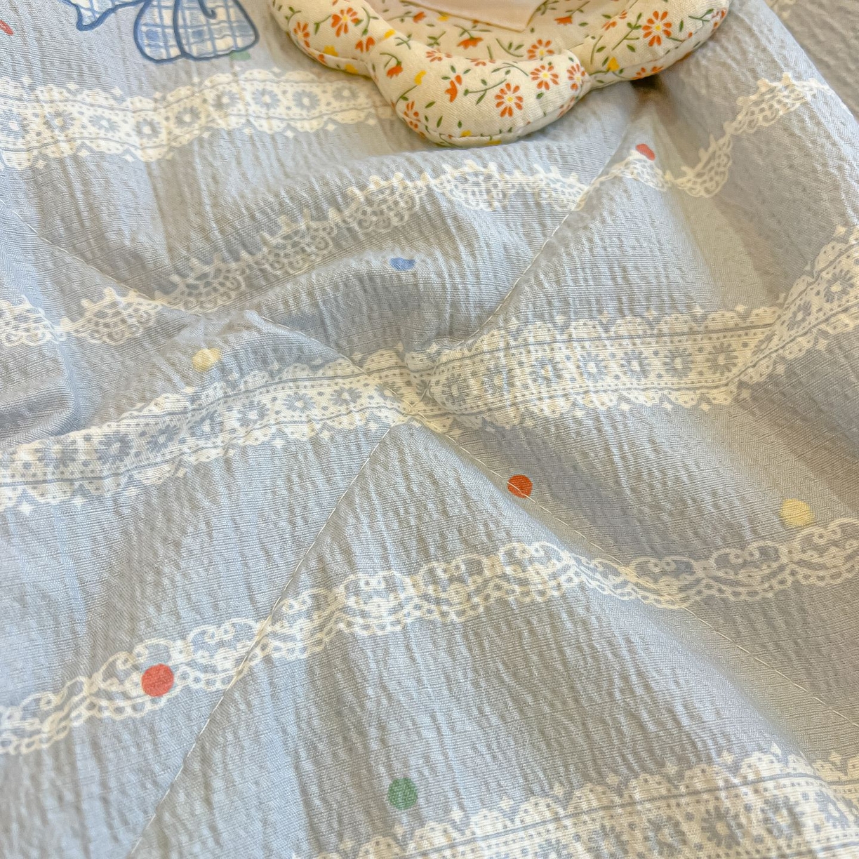 91家纺网 家纺一手货源 找家纺 欧妮家纺 2026新款A类云感双层纱夏被单床盖 夏日条纹