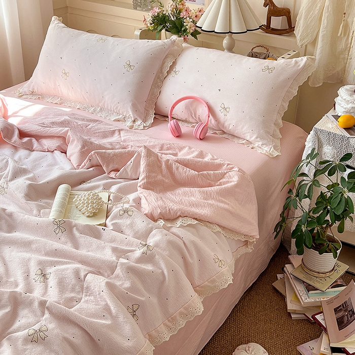 91家纺网 家纺一手货源 找家纺 仟网汇 2026新款彩色花边木棉皱皱纱夏被夏凉被空调被四件套 初心粉