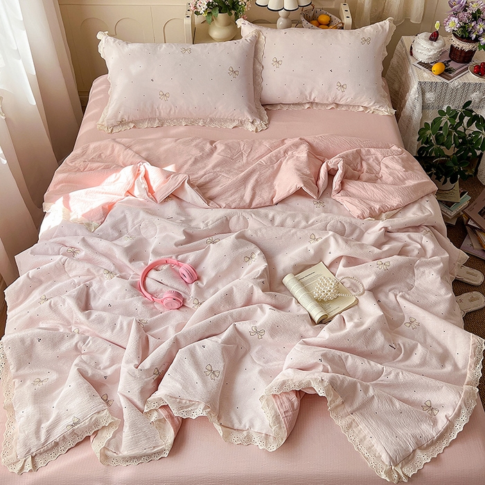 91家纺网 家纺一手货源 找家纺 仟网汇 2026新款彩色花边木棉皱皱纱夏被夏凉被空调被四件套 初心粉