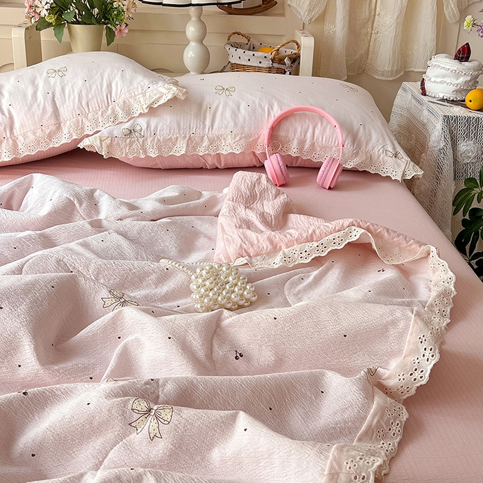 91家纺网 家纺一手货源 找家纺 仟网汇 2026新款彩色花边木棉皱皱纱夏被夏凉被空调被四件套 初心粉