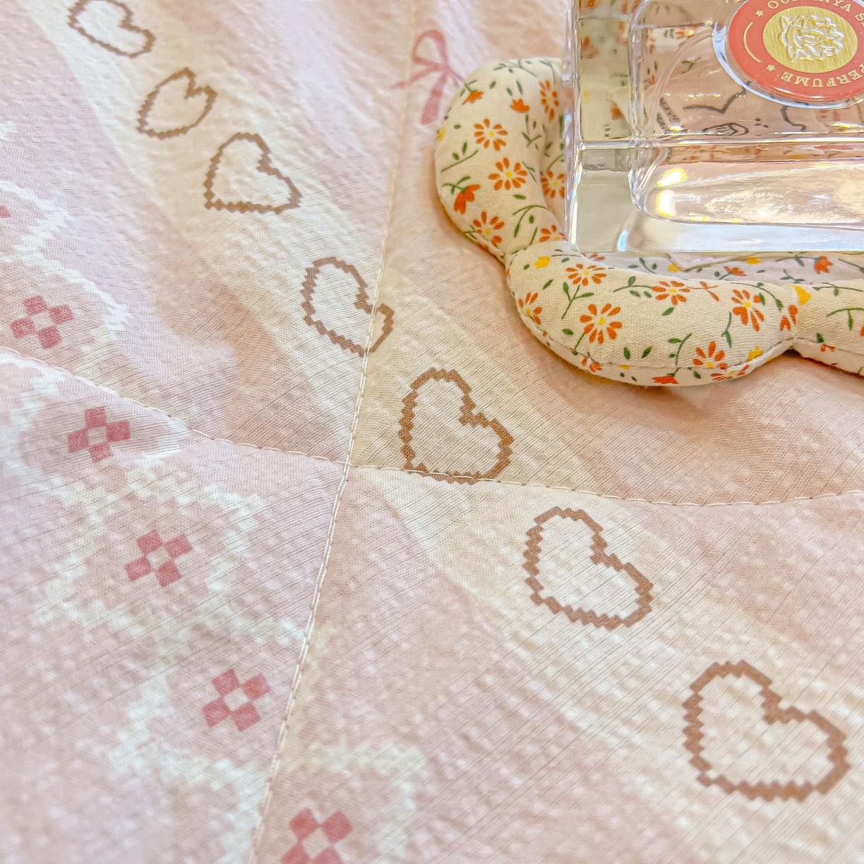 91家纺网 家纺一手货源 找家纺 欧妮家纺 2026新款A类云感双层纱夏被床盖四件套 小狗日记