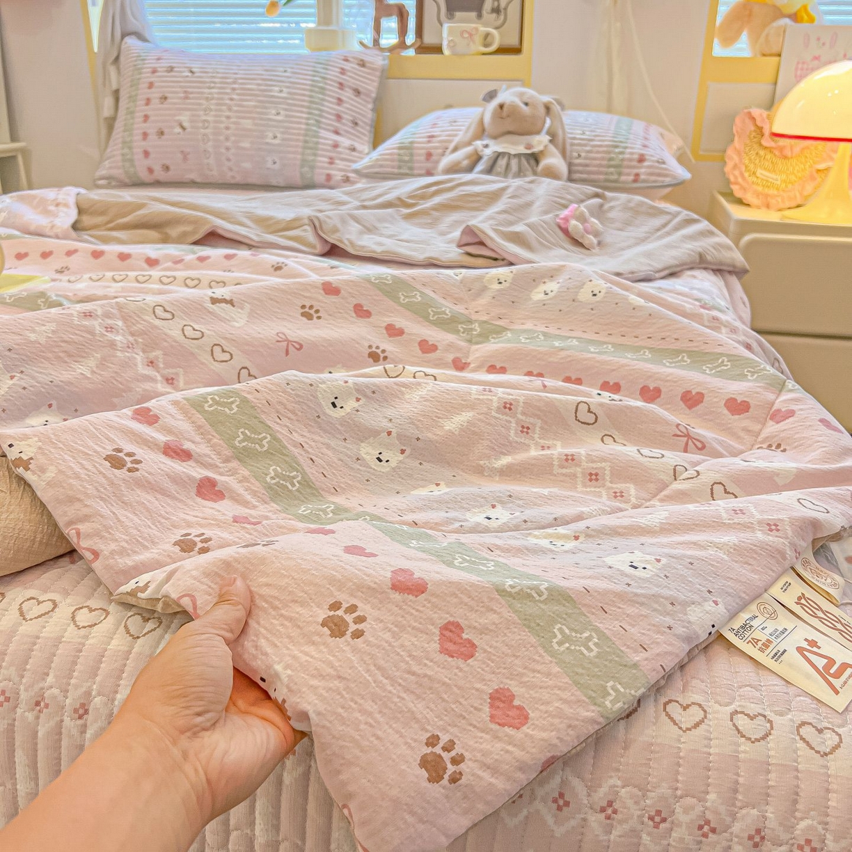 91家纺网 家纺一手货源 找家纺 欧妮家纺 2026新款A类云感双层纱夏被床盖四件套 小狗日记