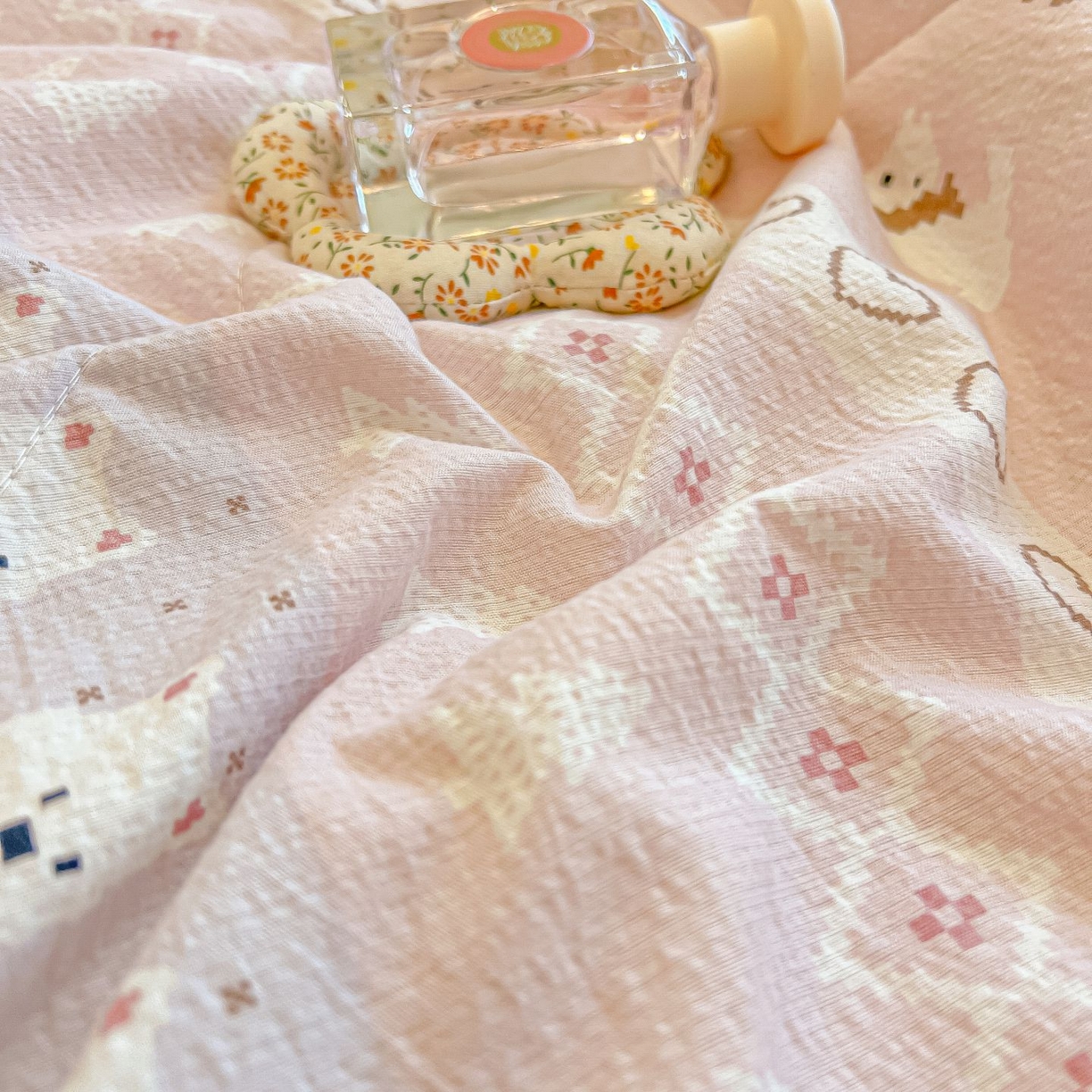 91家纺网 家纺一手货源 找家纺 欧妮家纺 2026新款A类云感双层纱夏被床盖四件套 小狗日记