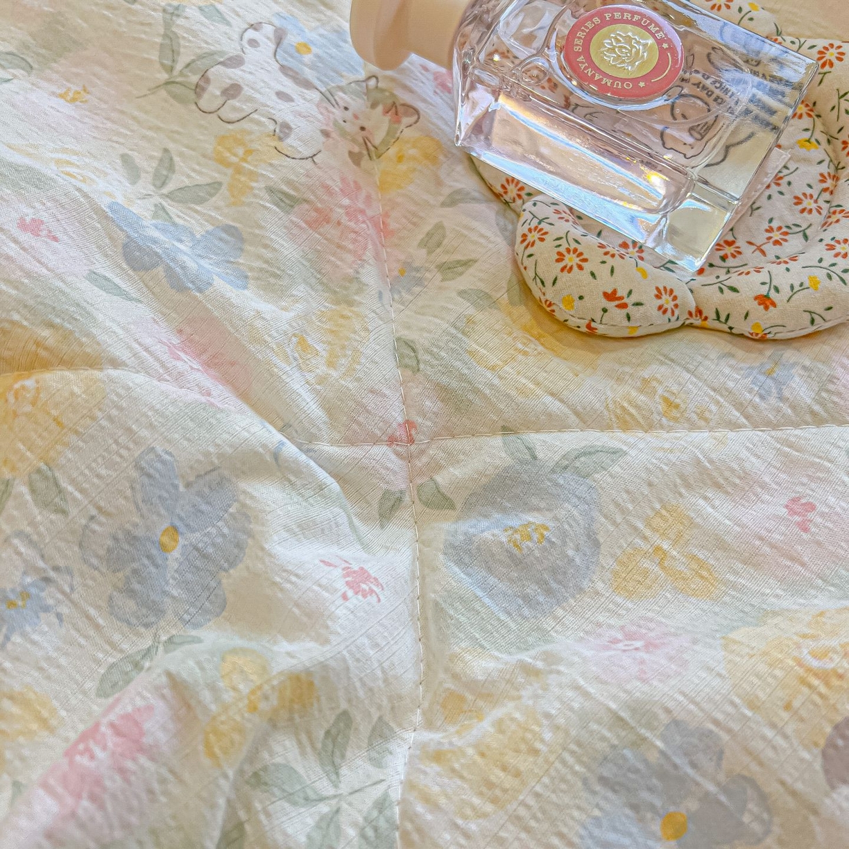 91家纺网 家纺一手货源 找家纺 欧妮家纺 2026新款A类云感双层纱夏被床盖四件套 粉调