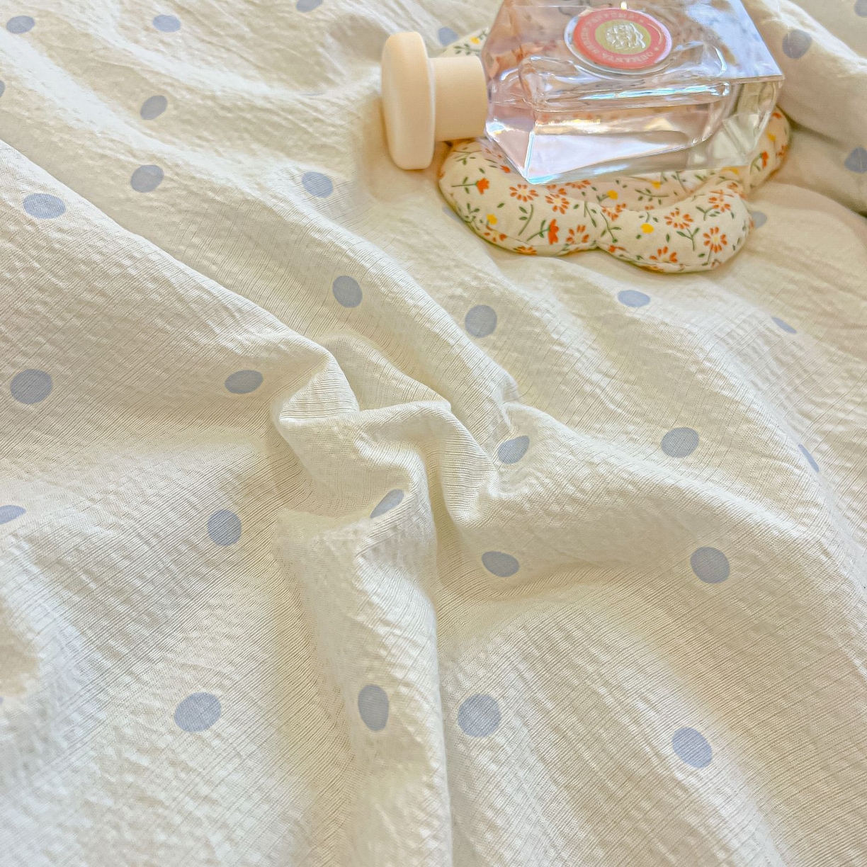 91家纺网 家纺一手货源 找家纺 欧妮家纺 2026新款A类云感双层纱夏被床盖四件套 波点-蓝