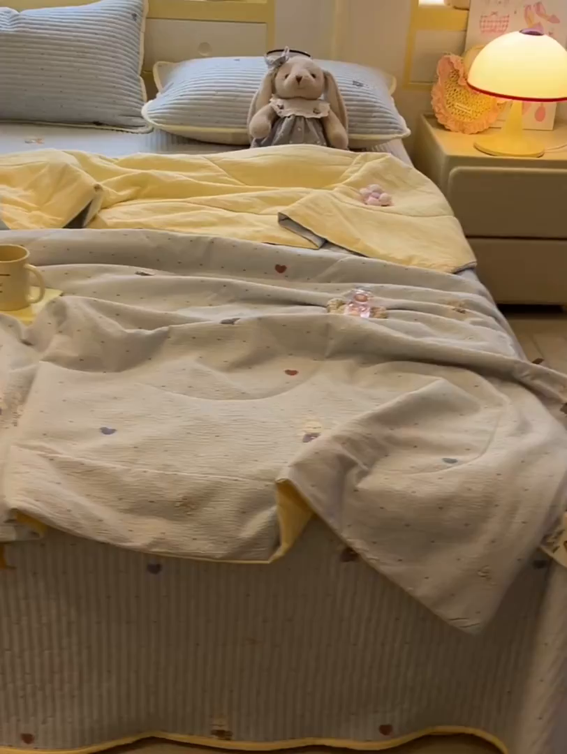 91家纺网 家纺一手货源 找家纺 欧妮家纺 2026新款A类云感双层纱夏被床盖四件套 兔眠