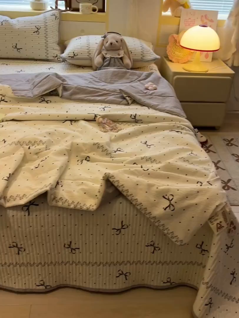 91家纺网 家纺一手货源 找家纺 欧妮家纺 2026新款A类云感双层纱夏被床盖四件套 点点结