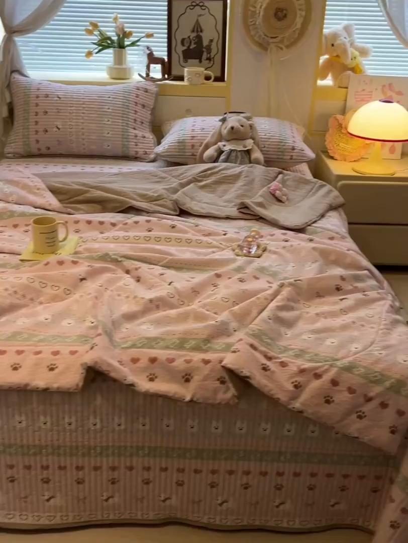 91家纺网 家纺一手货源 找家纺 欧妮家纺 2026新款A类云感双层纱夏被床盖四件套 小狗日记