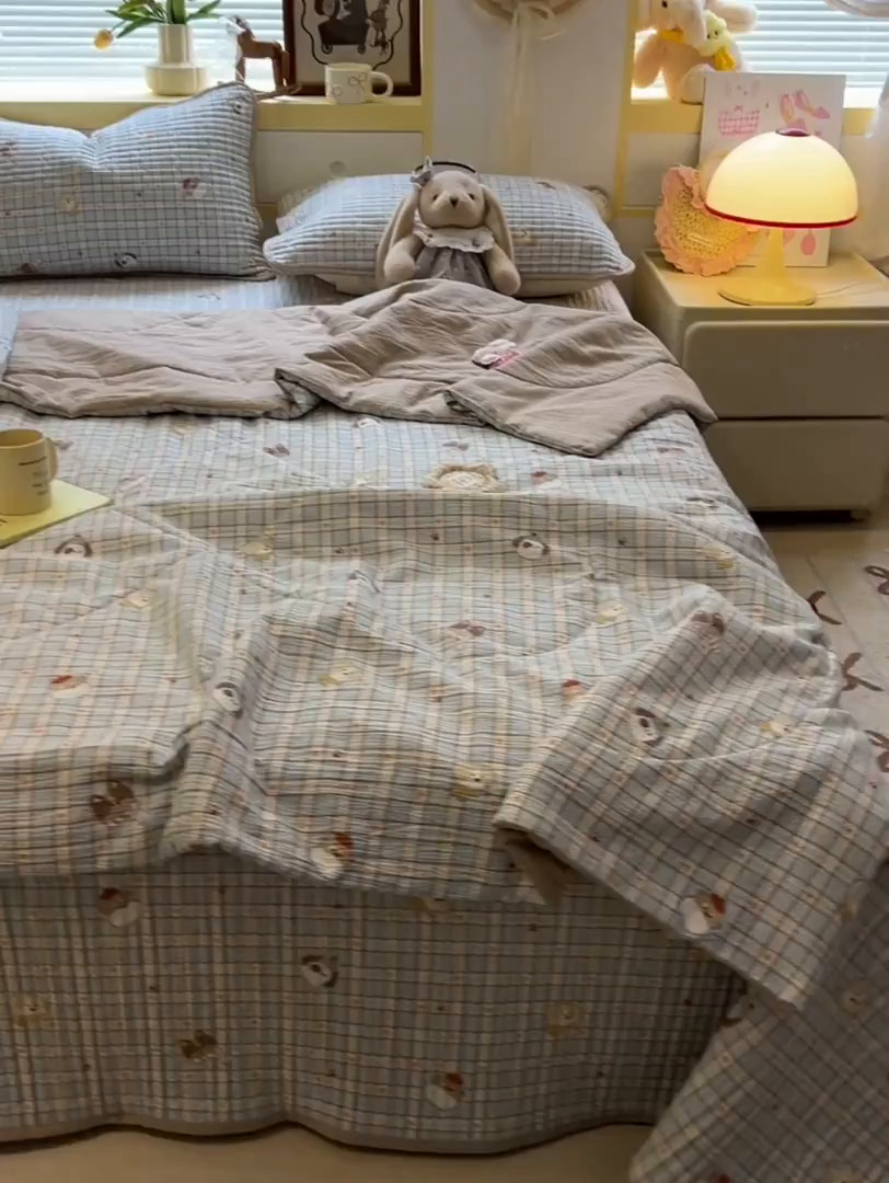 91家纺网 家纺一手货源 找家纺 欧妮家纺 2026新款A类云感双层纱夏被床盖四件套 格子萌狗